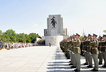 Na slavnostním nástupu převzali vojáci ocenění za splnění mise