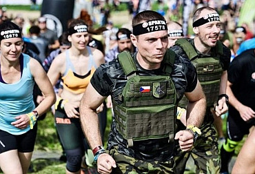 Příslušníci Aktivních záloh na Spartan Race v rámci udržování fyzické zdatnosti