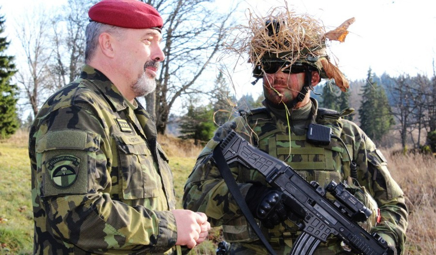 Generál Opata se setkal s našimi vojáky na cvičení v Boleticích