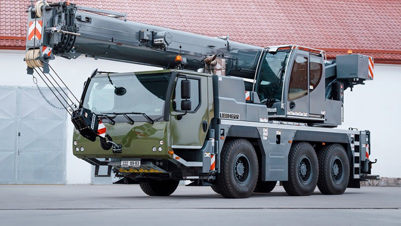 Moderní jeřáb Liebherr: Nová posila 14. pluku logistické podpory