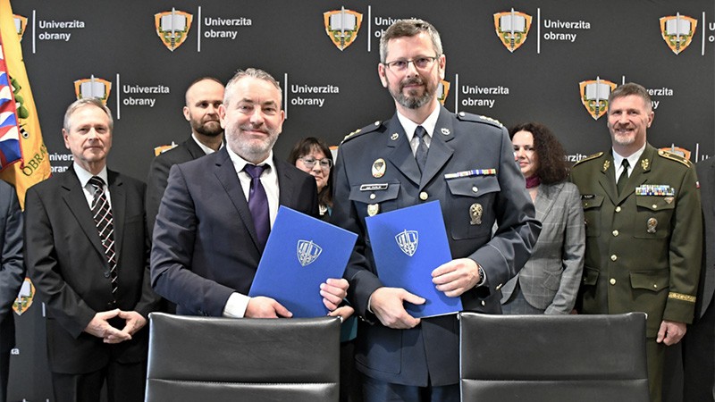 CEVRO Univerzita a Univerzita obrany budou společně reagovat na současné i budoucí bezpečnostní výzvy