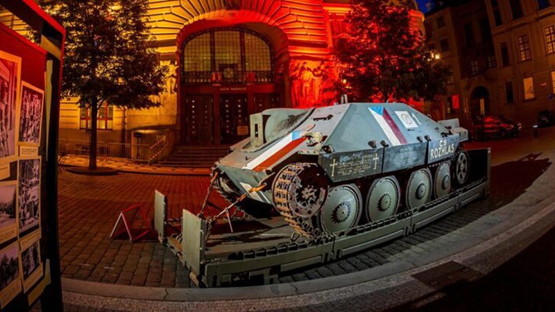 V centru Prahy je k vidění stíhač tanků Hetzer, který používali povstalci při Pražském povstání v roce 1945
