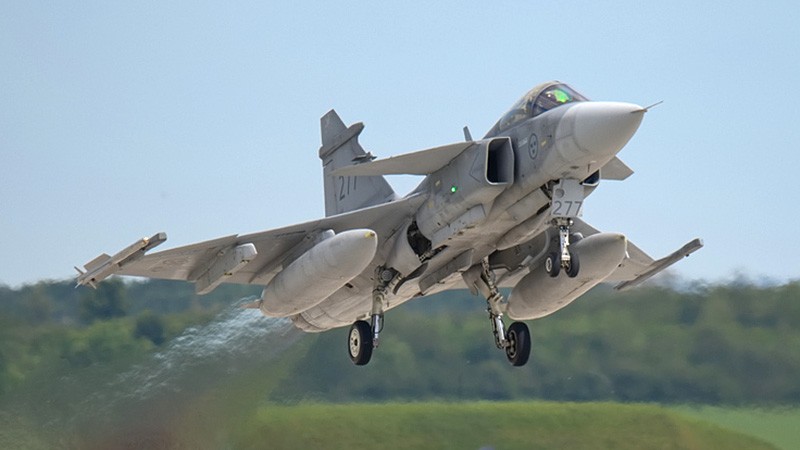 Česko finalizuje dohodu o dalším pronájmu Gripenů do roku 2035