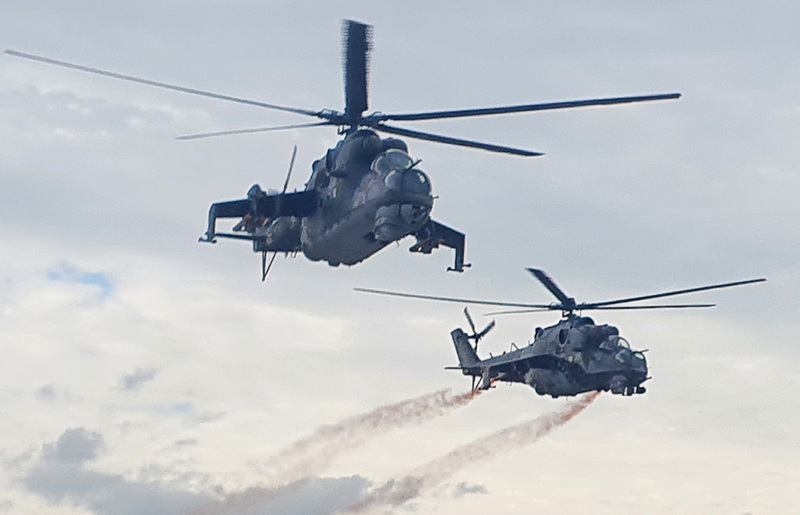 Foto: Dynamická ukázka bitevních vrtulníků Mi-24V | Tomáš Vlach / CZ DEFENCE