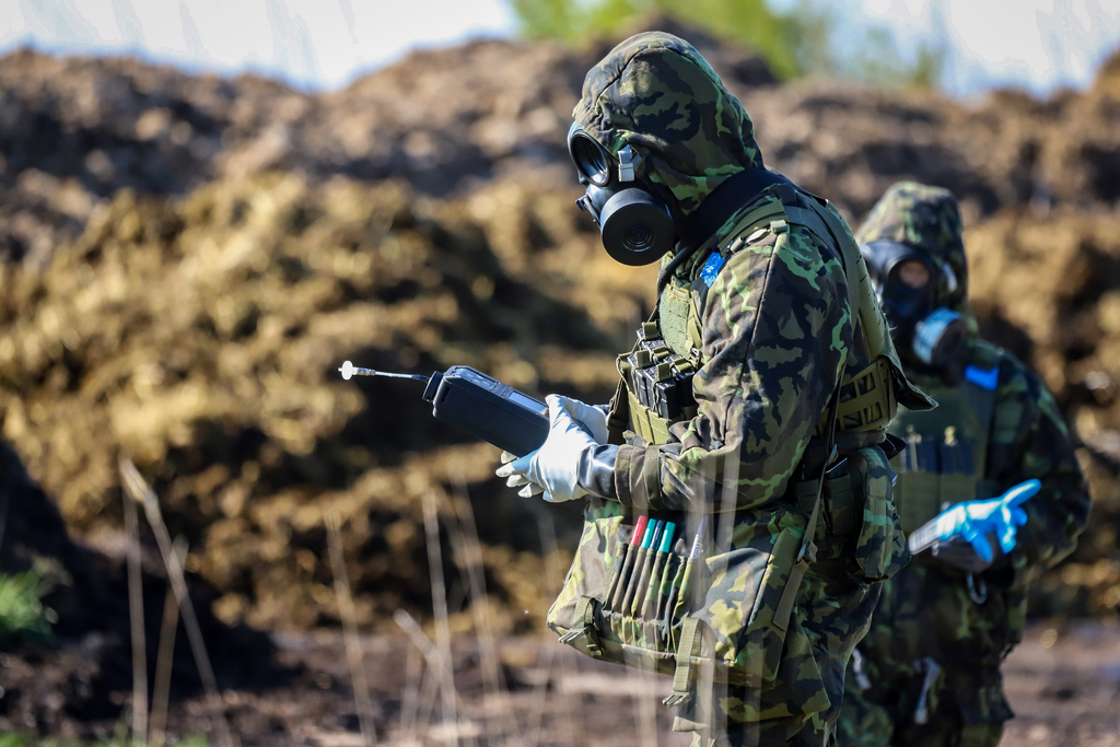 Foto: Čeští chemici splnili certifikaci NATO během cvičení IRON WOLF 25-I v Litvě | Armáda ČR