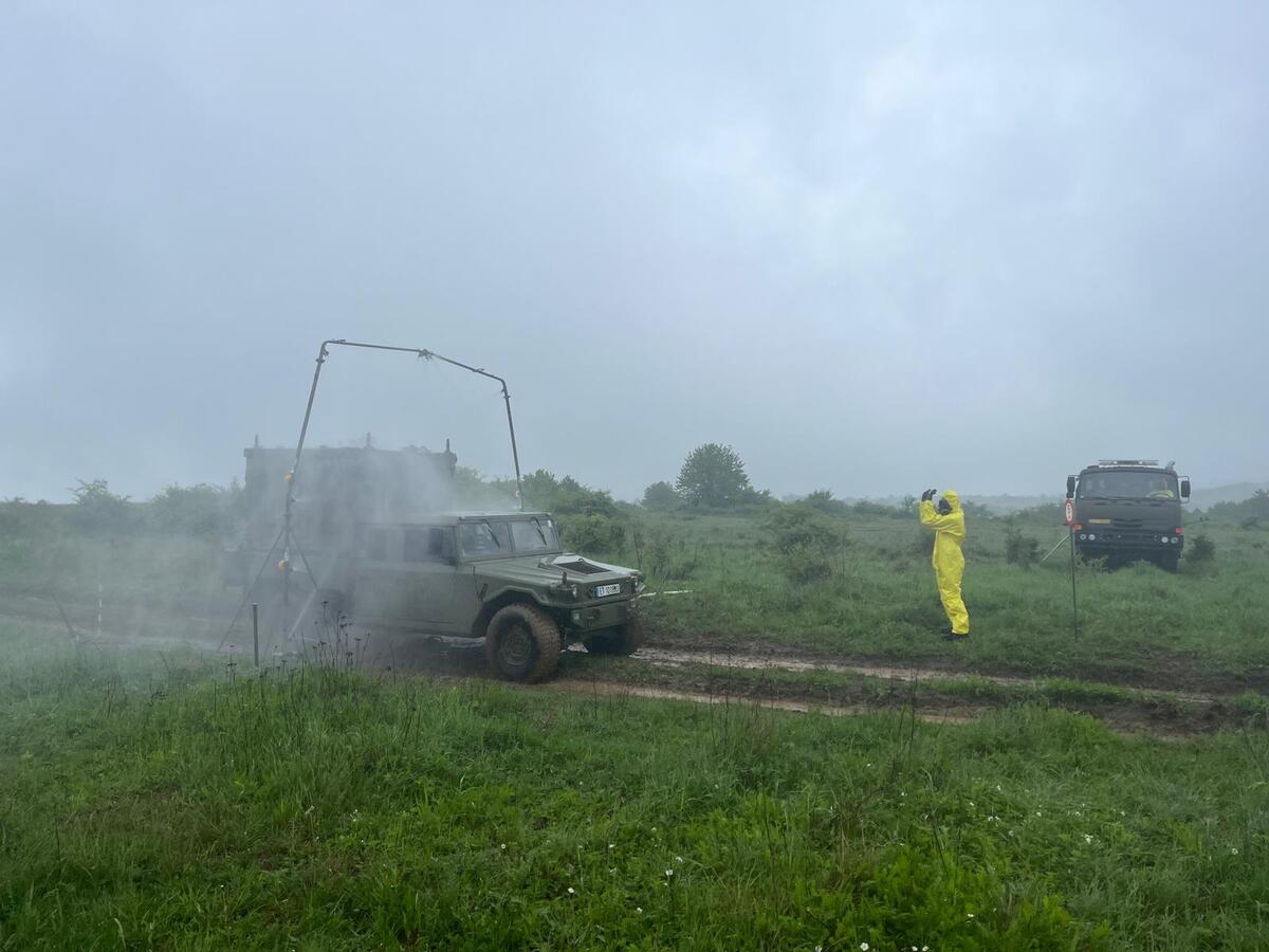 Foto: Naši vojáci si mohli ověřit své postupy při detekci a dekontaminaci | 31. prchbo