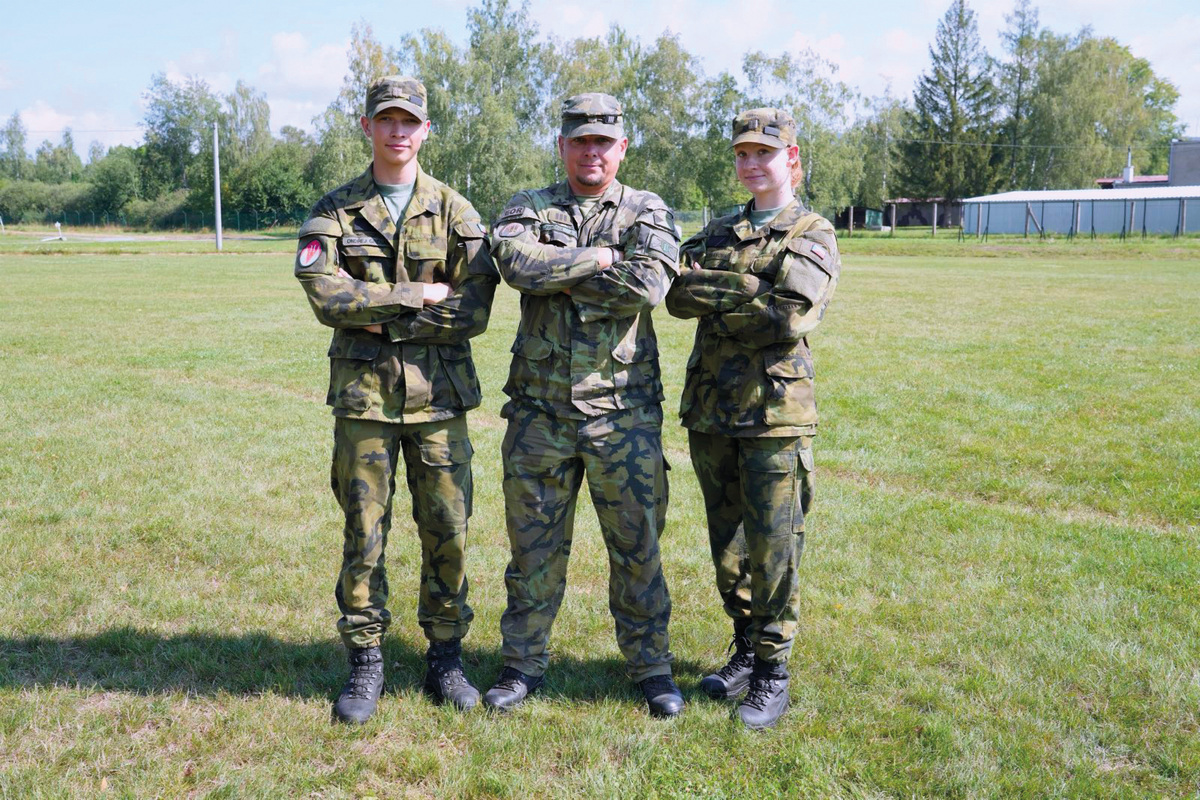 Foto: Vojín Ondřej Grénar, praporčík Petr Jurčaga, vojínka Natálie Machaňová | 7. mb