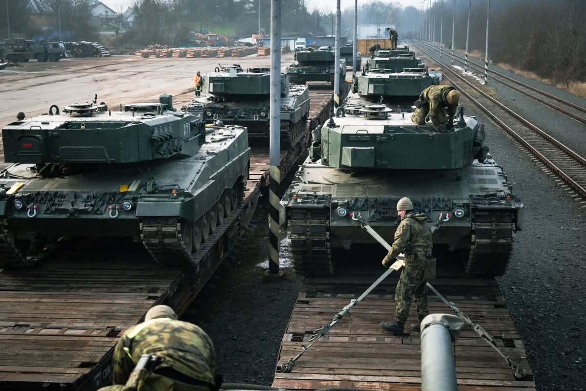 Foto: Přeprava Leopardů 2A4 po železnici | 73. tpr