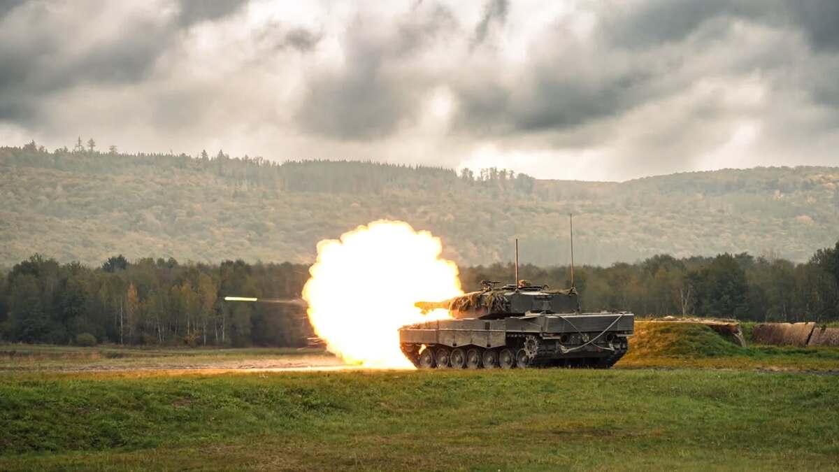 Foto: Střelby z Lepard 2A4 v rámci kurzu osádek | 73. tpr