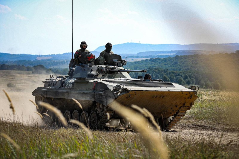 Foto: Vojáci aktivní zálohy cvičili s vozidly BVP-2 | MN BG SVK