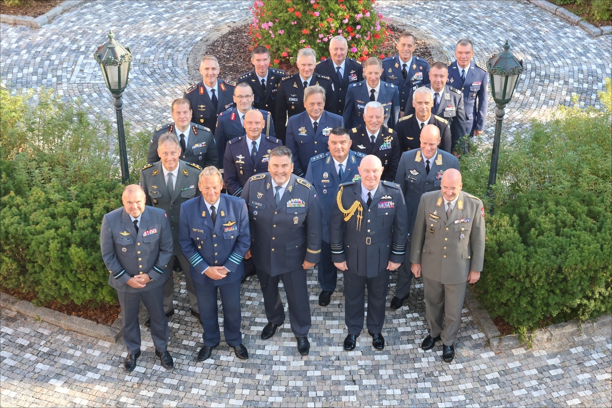 Foto: Letošní ročník European Air Chiefs Conference (EURAC 2025) přivedl do metropole více než dvacet velitelů vzdušných sil a dalších partnerů a expertů | Vzdušné síly AČR