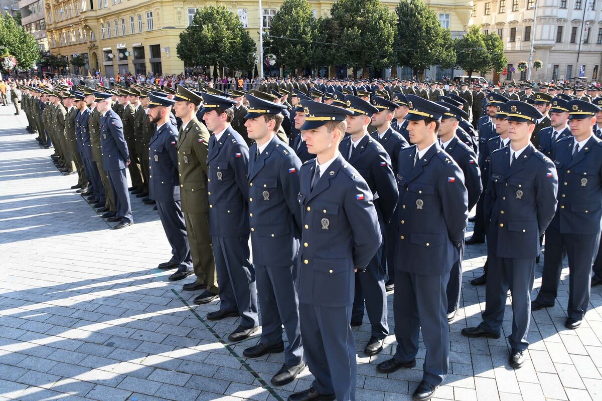 Foto: Armáda získala dalších 200 vojenských profesionálů | UNOB