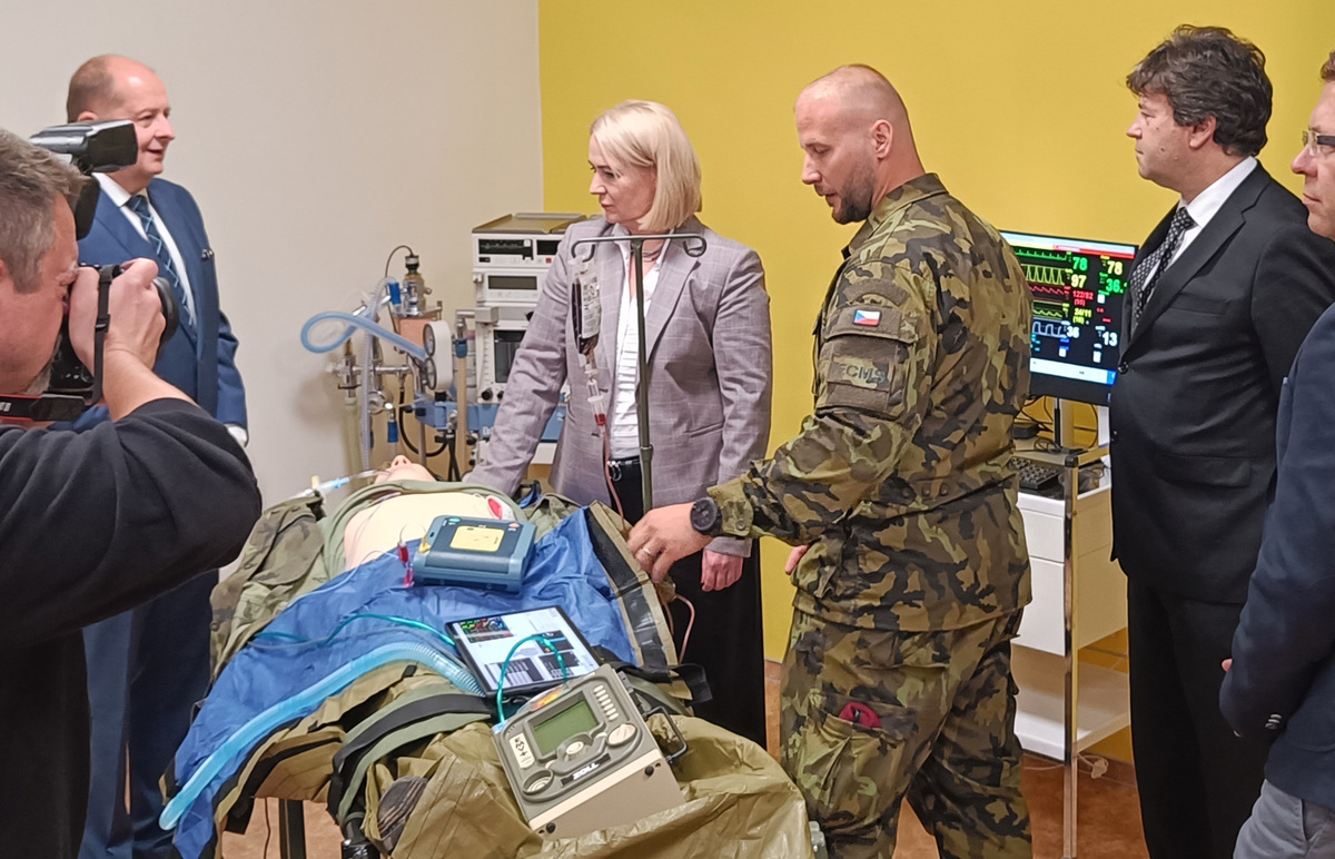 Foto: K simulovanému výcviku slouží nejnovější typy figurín, které umožňují výcvik téměř všech urgentních stavů a zranění | Jan Zilvar / CZ DEFENCE