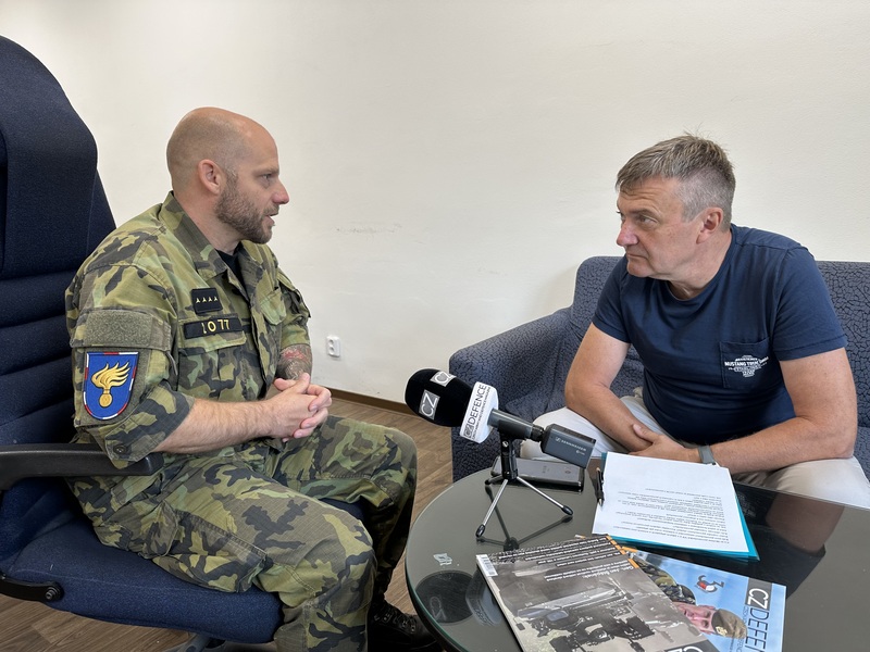 Foto: Momentka z rozhovoru s hlavním pyrotechnikem VP kpt. Zbyňkem Malkovským | Michal Pivoňka / CZ DEFENCE