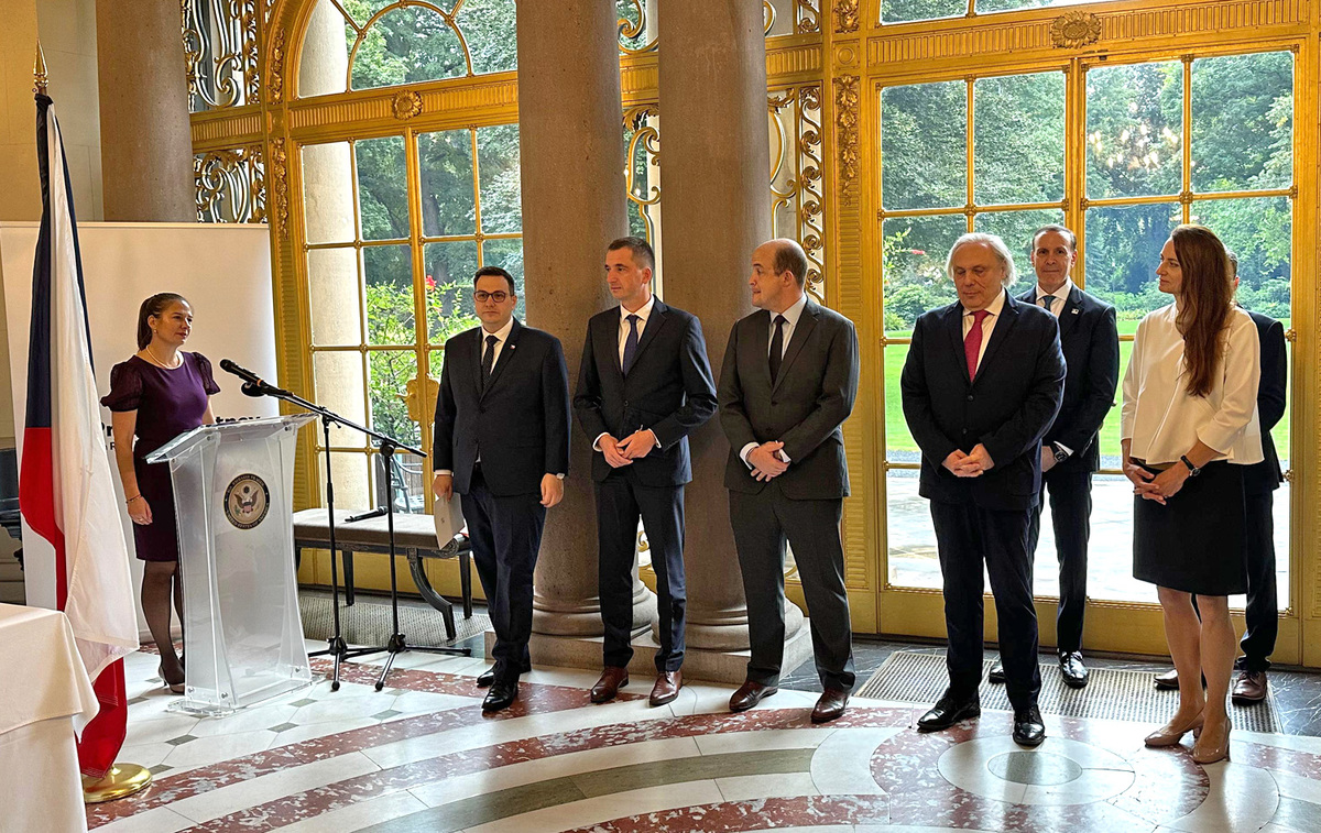 Foto: Podpis dohody proběhl během slavnostního ceremoniálu v reprezentačních prostorách amerického velvyslanectví v Praze. | Jan Zilvar / CZ DEFENCE