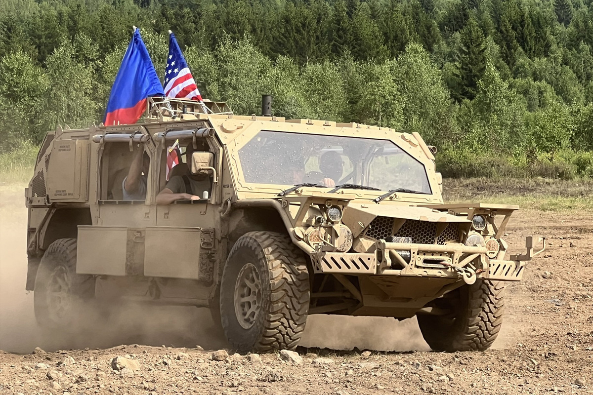 Foto: Lehké víceúčelové vozidlo FLYER 72 od americké společnosti Flyer Defence | STV GROUP