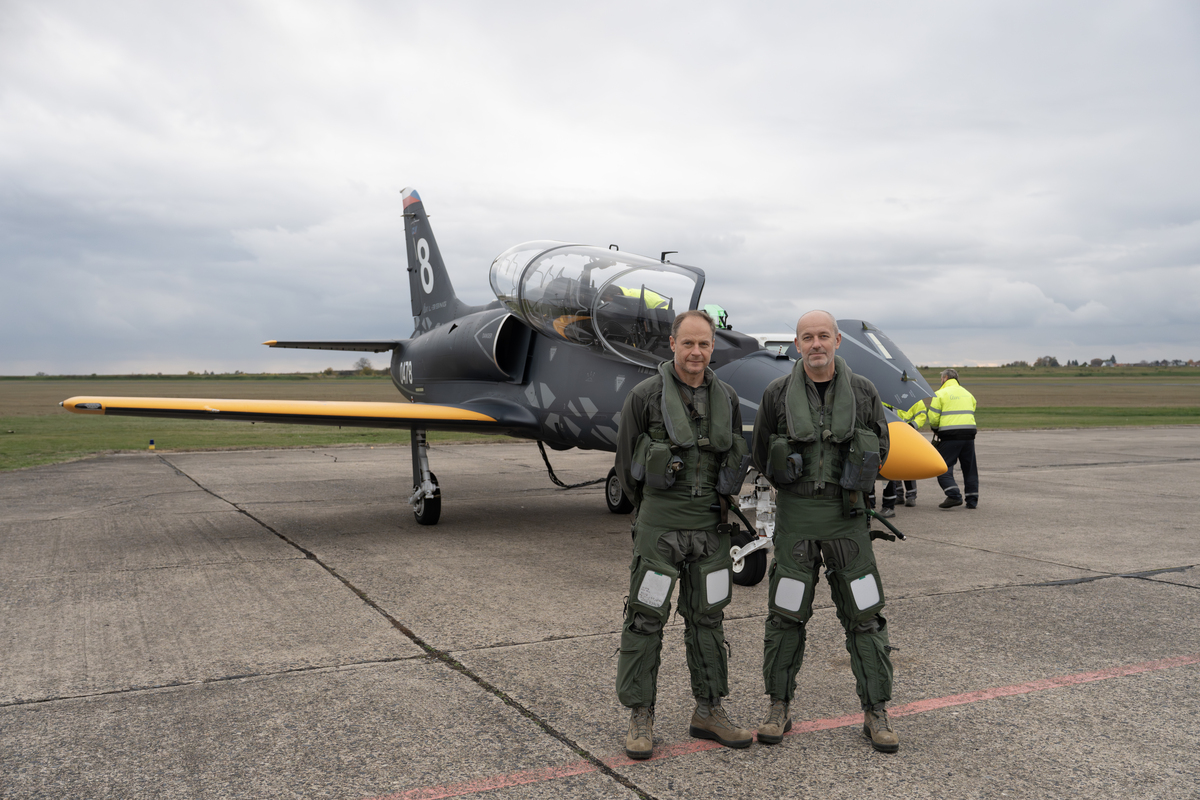 Foto: Piloti-instruktoři CLV Ervín Ehm (vlevo) a Tomáš Merta | Michal Pivoňka / CZ DEFENCE