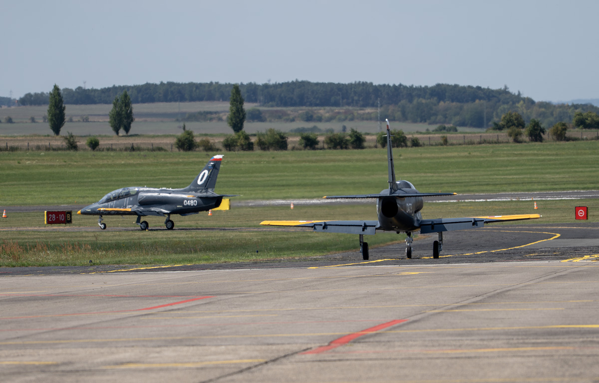 Foto: Letouny L-39 Skyfox míří na vzletovou a přistávací dráhu | Michal Pivoňka / CZ DEFENCE