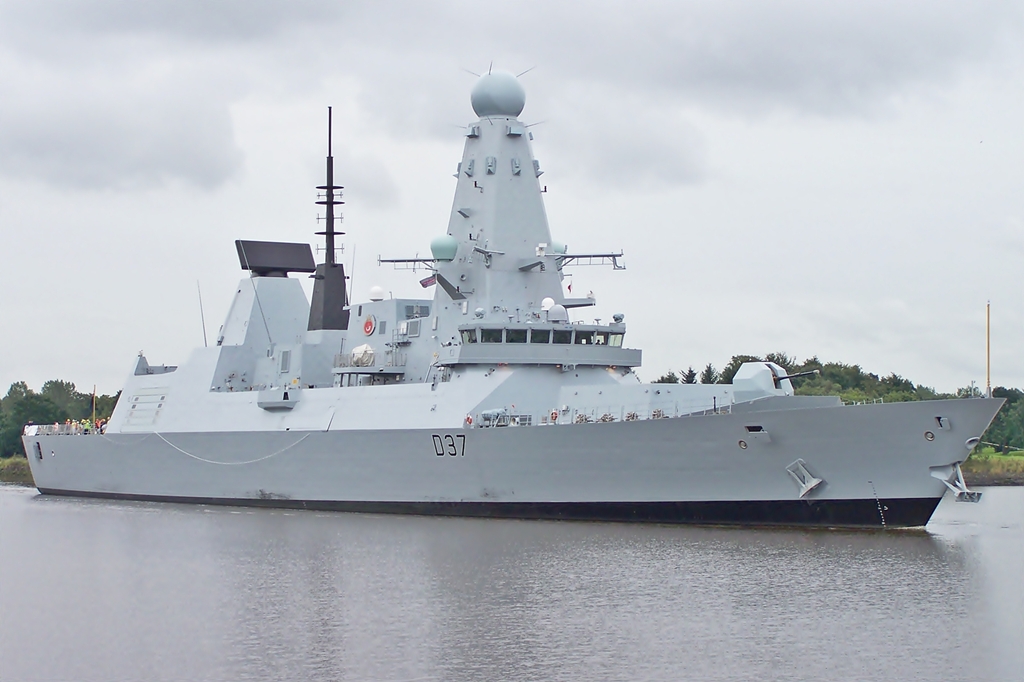 Foto: Na&nbsp;počátku roku 2026 jsou plně funkční pouze tři torpédoborce typu 45&nbsp;– HMS Dauntless, HMS Dragon a&nbsp;HMS Duncan (na fotce) | Mark Harkin / CC&nbsp;BY 2.0
