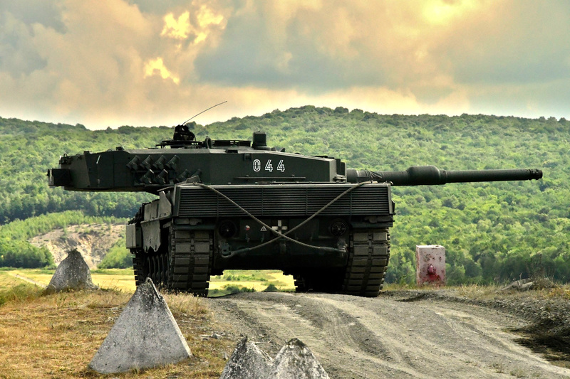 Foto: Do České republiky dorazily poslední za 14 tanků Leopard 2A4 z Německa darovaných za podporu Ukrajiny. | Ministerstvo obrany ČR