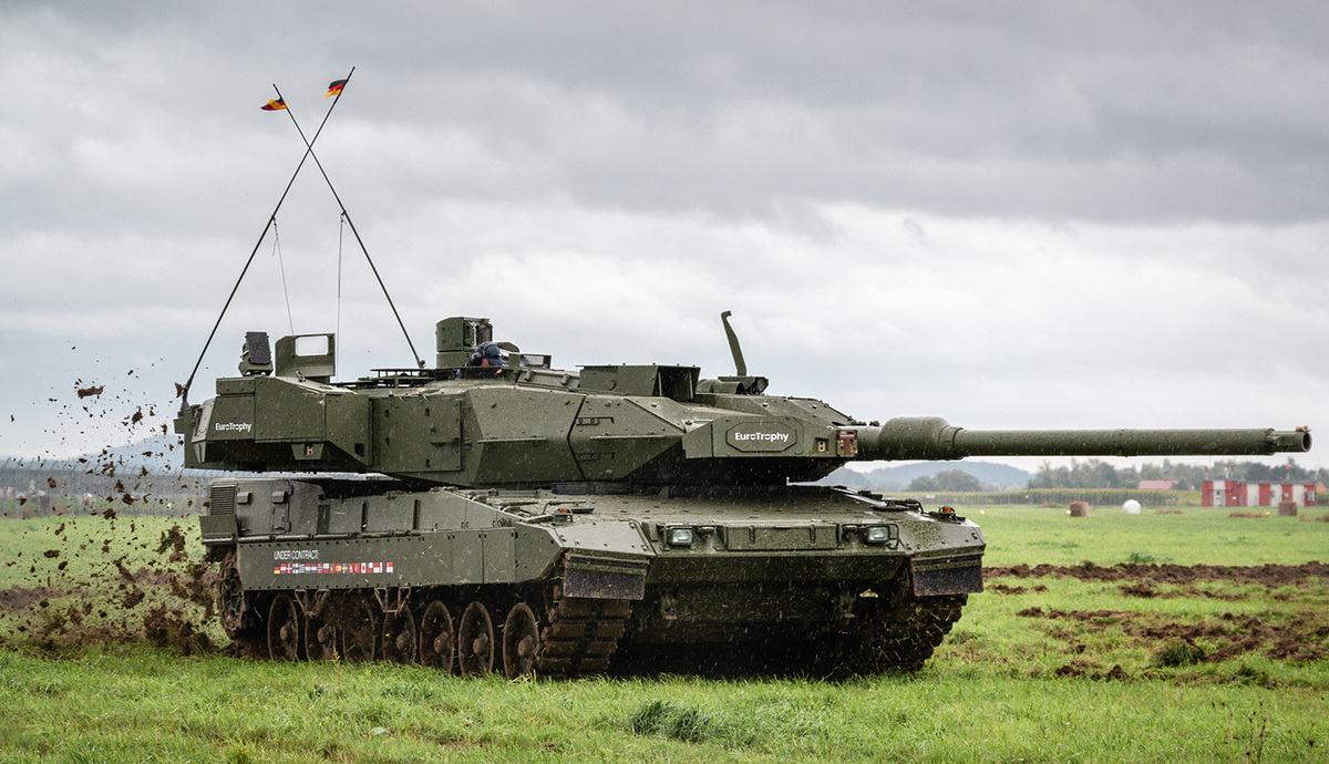 Foto: NATO prochází bezprecedentní technologickou transformací v reakci na eskalující geopolitické napětí a ruskou agresi vůči Ukrajině (na snímku tank Leopard 2A7) | Matěj Frič / CC 4.0
