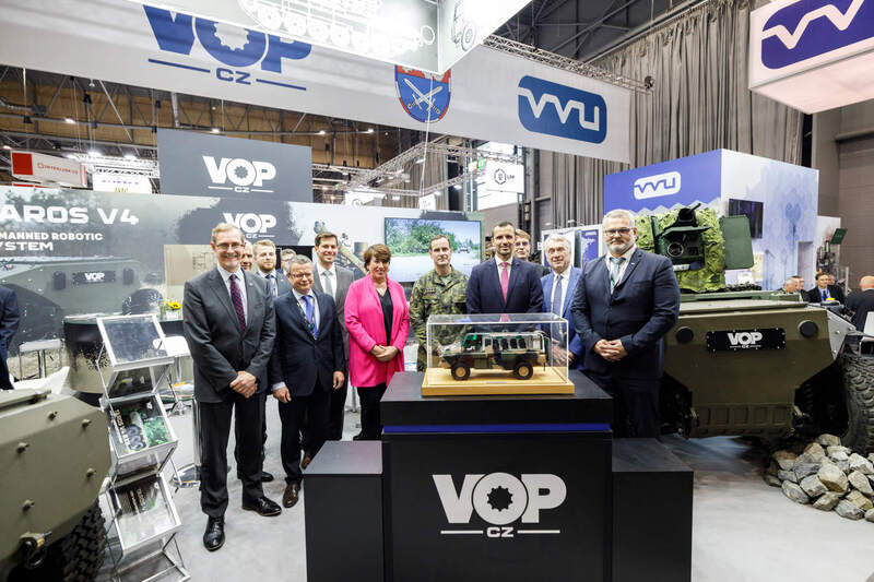 Foto: Na 17. ročníku veletrhu IDET v Brně státní podnik VOP CZ podepsal memorandum o spolupráci se společností Thales | IDET
