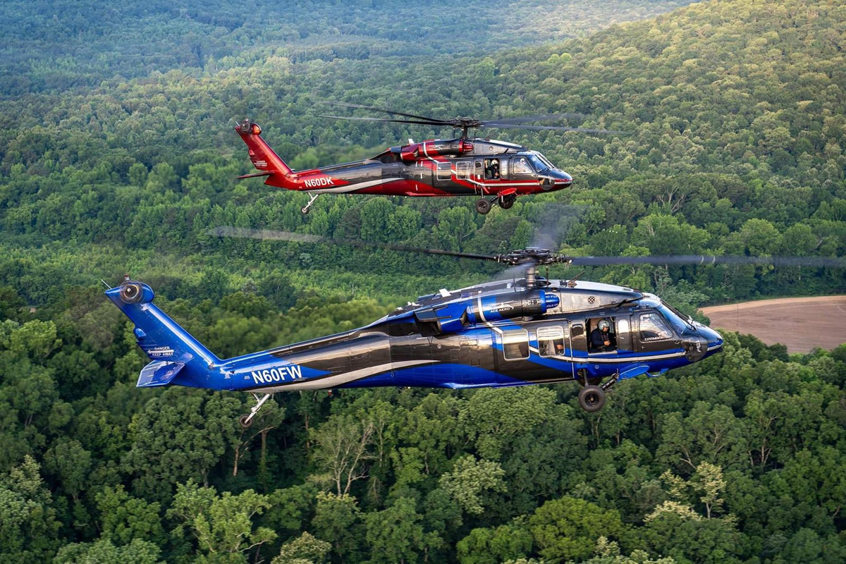 Foto: UH-60A Black Hawky americké armády, které byly přestavěny pro civilní provoz společností Ace Aeronautics | CE Industries