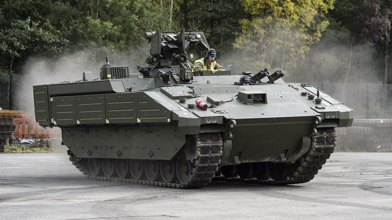 Program Ajax zaznamenal vážné zpoždění dodávek a technické potíže | Britská armáda / Public domain