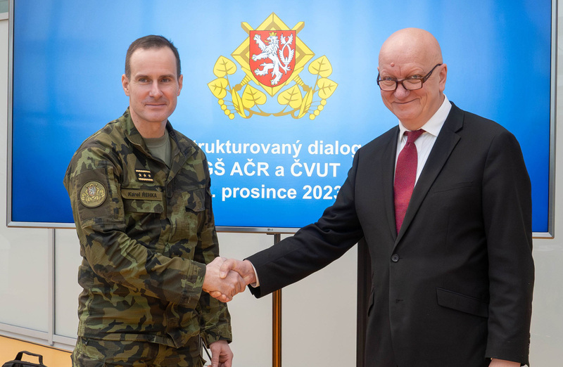 Foto: Spolupráce ČVUT a Armády ČR je v tuto chvíli plánována na pět až sedm let, v případě oboustranné spokojenosti je však možné ji považovat za časově neomezenou. | ČVUT v Praze