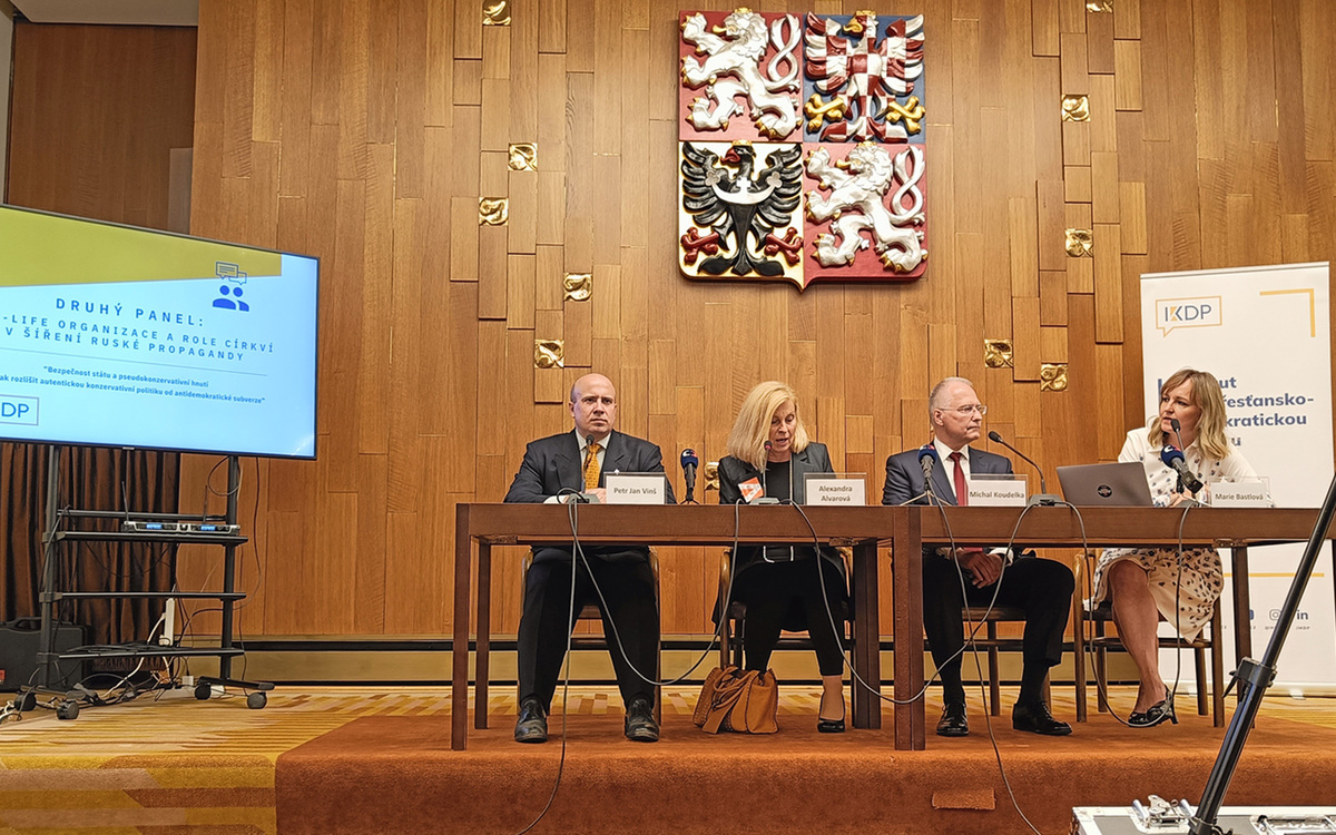 Foto: Snaha o negativní společenské působení se podle diskutujících děje v nejširším spektru různých činností a možností s jediným cílem: Zpochybňování evropských demokratických hodnot. | Jan Zilvar / CZ DEFENCE
