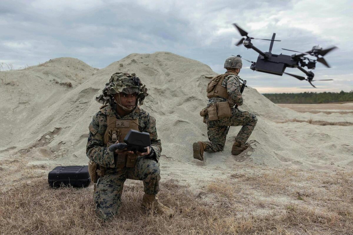 Foto: Bezpilotní stále autonomnější bojové systémy s extrémně rychlými rozhodovacími procesy na moderním bojišti nahrazují zastaralé systémy i lidské zdroje | US Marine Corps / Michael Virtue