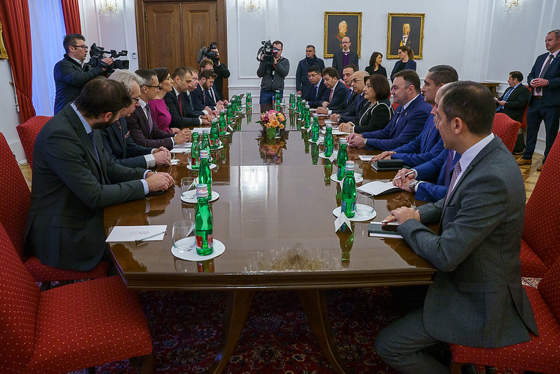 Foto: Předsedkyně Sněmovny jednala s předsedkyní ázerbajdžánského parlamentu o spolupráci v energetice | PSP ČR