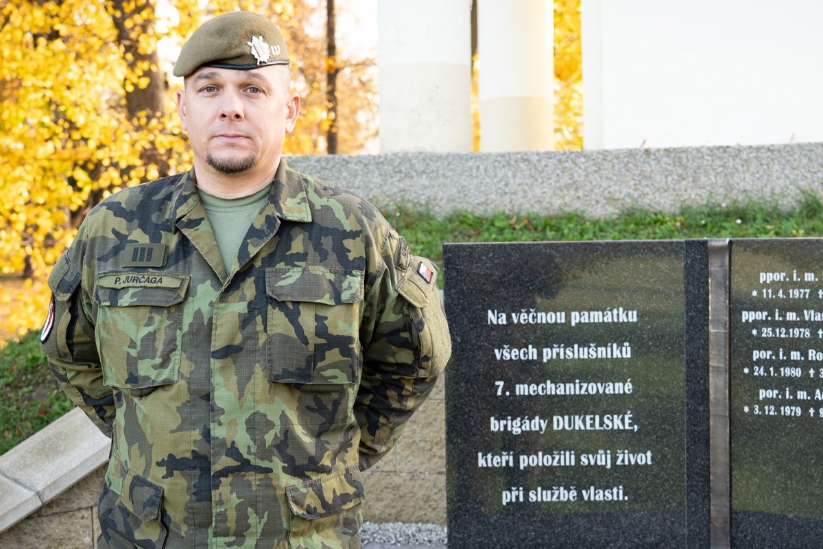 Forto: Praporčík Petr Jurčaga, absolvent vyššího praporčického kurzu v USA | 7. mb