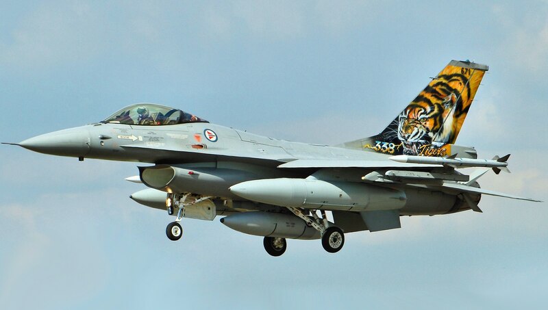 1920px-F16_-_RIAT_2014_(cropped)