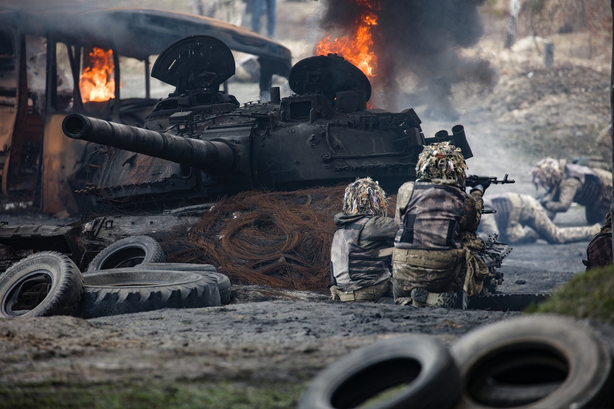 Foto: V reakci na ruskou invazi na Ukrajinu v roce 2022 se do konfliktu zapojil nejen ukrajinský národ, ale také dobrovolníci z celého světa, včetně České republiky. | Shutterstock