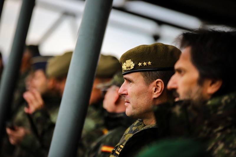 Foto: Manévry přímo na místě sledoval náčelník Generálního štábu AČR generálporučík Karel Řehka | NATO MN BG SVK