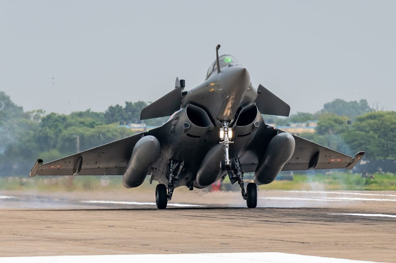 IAF_Rafale_aircraft_touching_down_at_Air_Force_Station_Ambala_on_its_arrival_on_29_July_2020_(cropped)