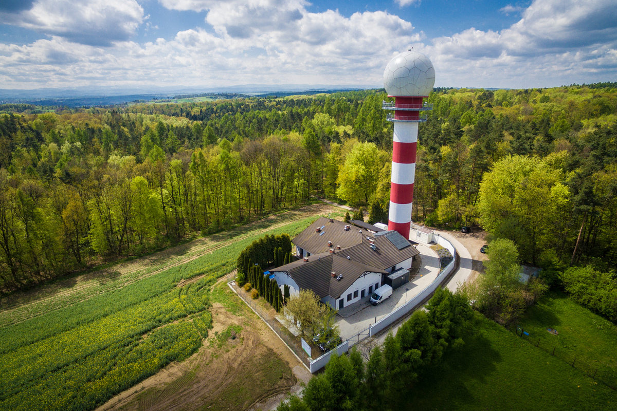 Foto: Radar Eldis s radomem | Eldis Pardubice