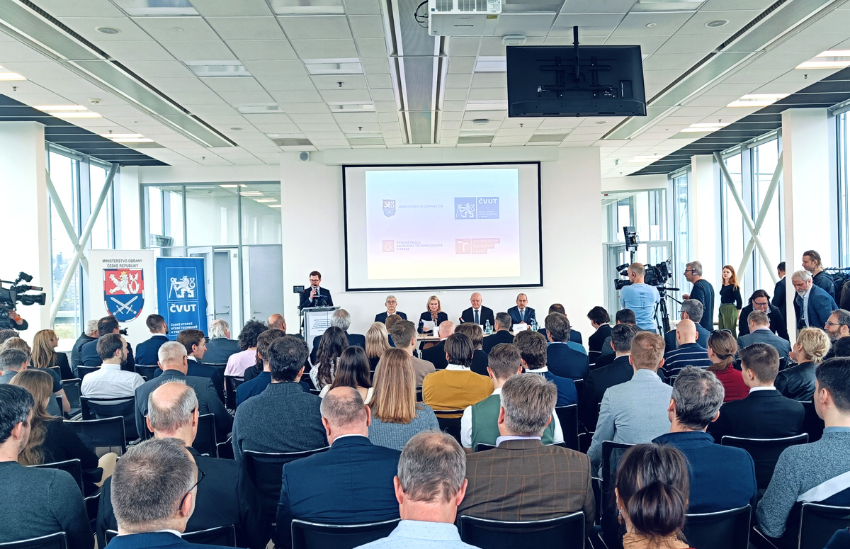 Foto: Před pár dny proběhla na půdě ČVUT diskuse o propojení vysokých škol a ministerstva obrany s názvem „Navýšení výdajů na obranu jako výzva pro zapojení vědeckého výzkumu a inovací českých technických univerzit do zvyšování obranyschopnosti České republiky“ | Jan Zilvar / CZ DEFENCE
