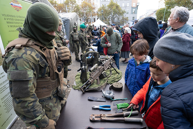 Foto: Prezentační stánek VSŠ a VOŠ MO v Moravské Třebové | Michal Pivoňka / CZ DEFENCE