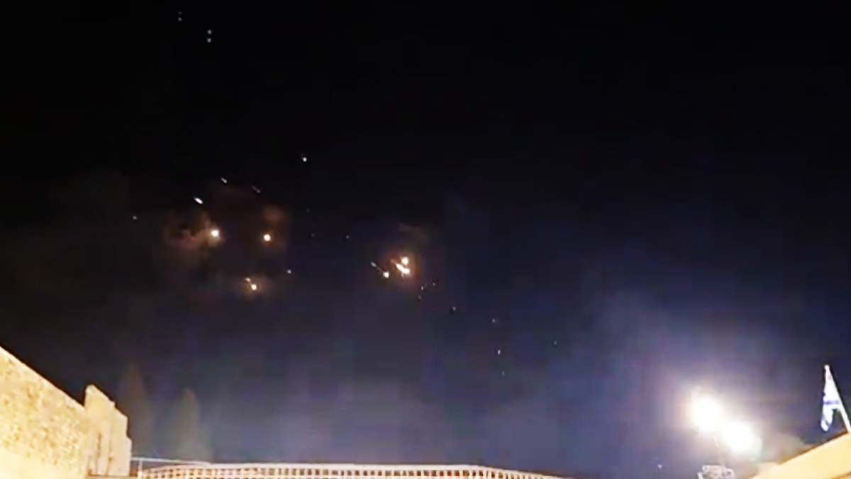 Foto: Íránské rakety nad Starým městem v Jeruzalémě | IDF