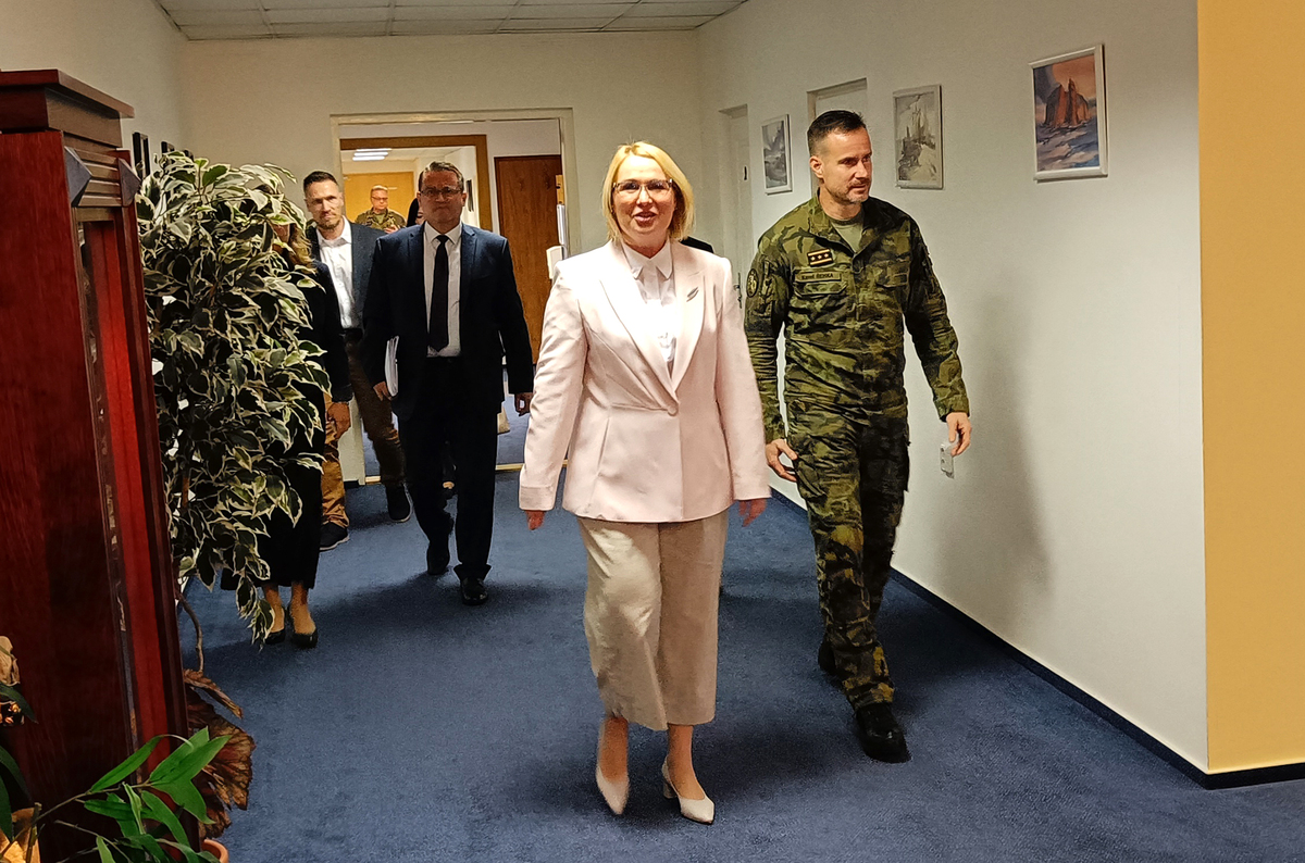 Foto: Ministryně obrany Jana Černochová se dnes setkala s náčelníkem Generálního štábu AČR genpor. Karlem Řehkou | Jan Zilvar / CZ DEFENCE