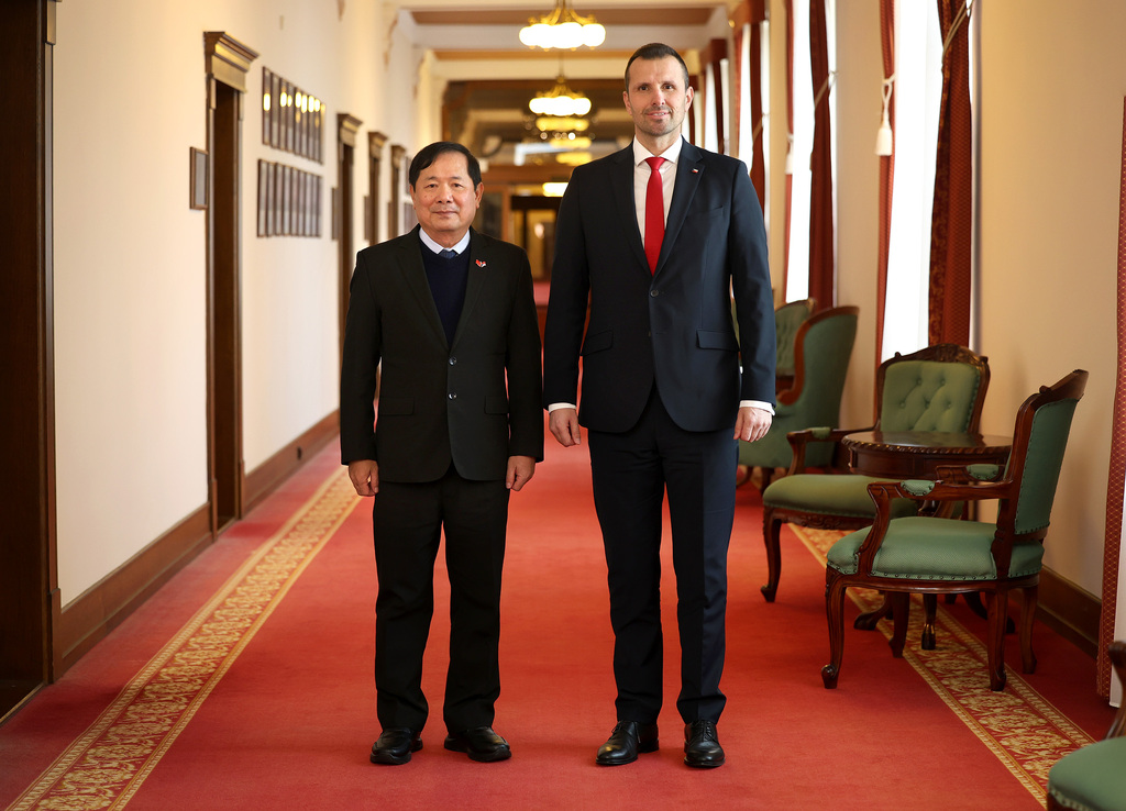Foto: Náměstek ministryně obrany Daniel Blažkovec s náměstkem ministra národní obrany starším generálporučíkem Le Huy Vinhem | Ministerstvo obrany ČR