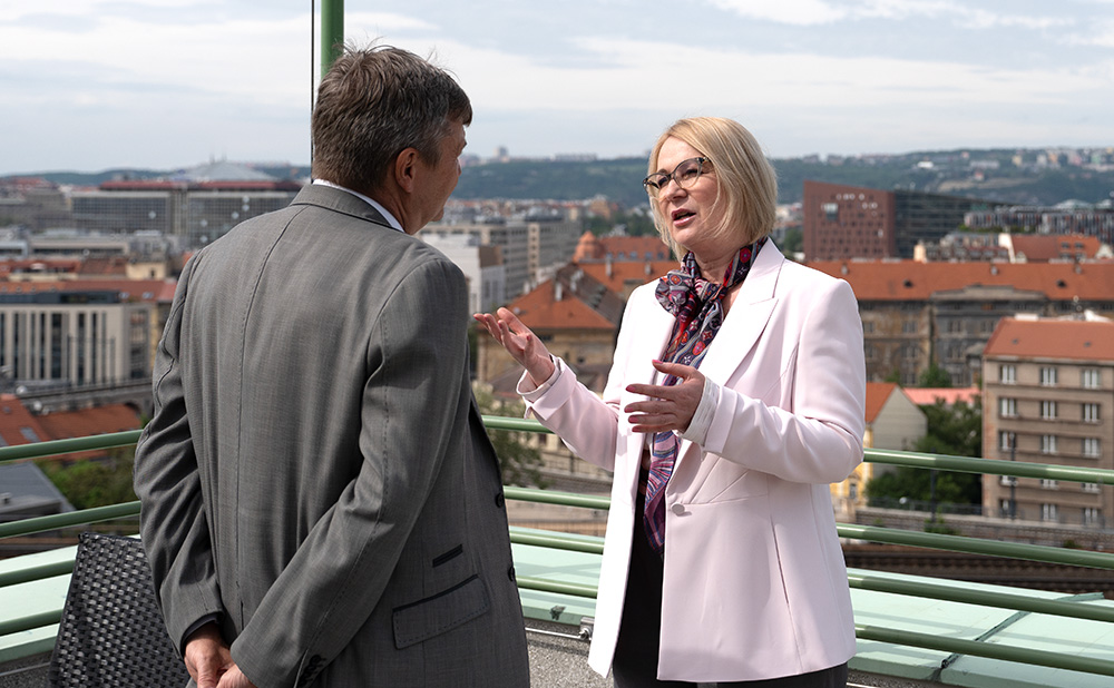 Foto: V tomto díle našeho diskusního pořadu CZ DIALOGY jsme si povídali s ministryní obrany Janou Černochovou | Michal Pivoňka / CZ DEFENCE