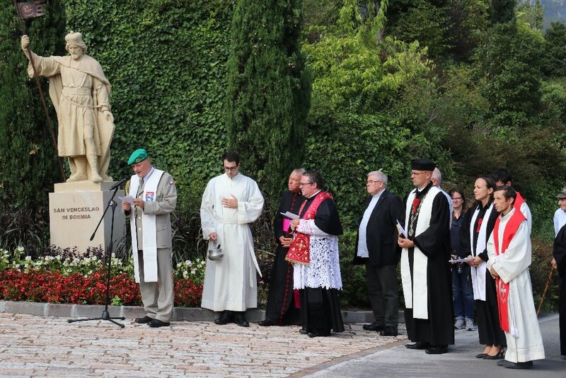 ehnání sochy sv. Václava v rámci uctění památky legionářů u Doss Alto, Itálie
