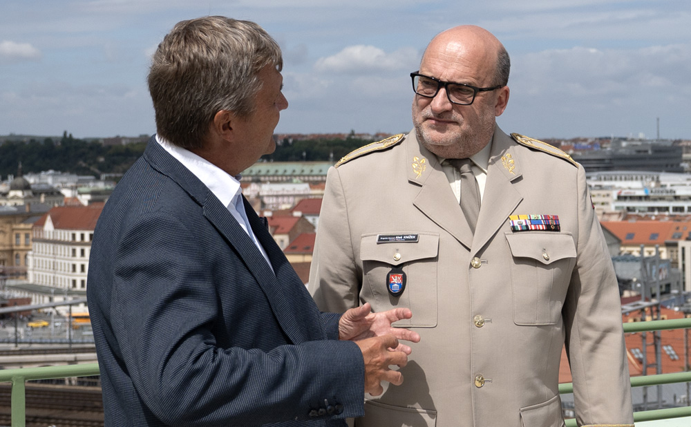 Foto: V tomto díle našeho diskusního pořadu CZ DIALOGY jsme si popovídali s ředitelem VHÚ brig. gen. Alešem Knížkem | Michal Pivoňka / CZ DEFENCE