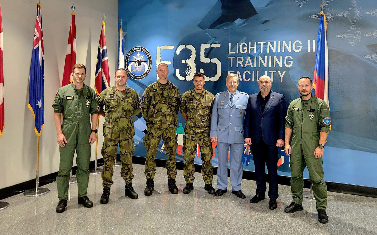 Foto: Čeští piloti se v USA seznamují s letouny F-35 | 21. zTL