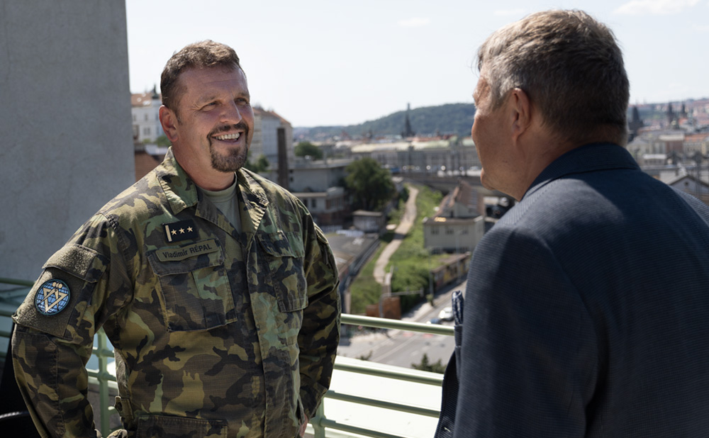 Foto: V tomto díle našeho diskusního pořadu CZ DIALOGY jsme si popovídali s ředitelem Vojenského geografického a hydrometeorologického úřadu plukovníkem Vladimírem Répalem | Michal Pivoňka / CZ DEFENCE