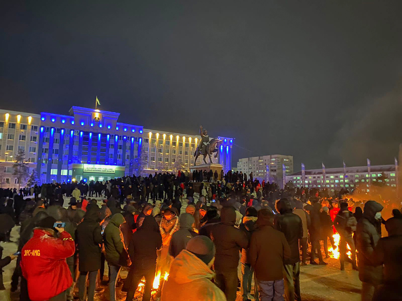 2022_Kazakhstan_protests_—_Aqtobe,_January_4_(01)