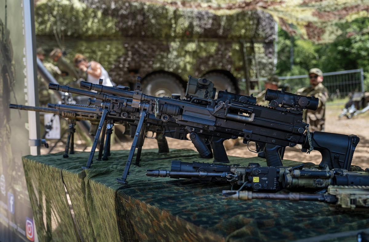 Foto: K vidění byla také výzbroj AČR v podobě útočných pušek CZ BREN 2 či kulometů FN Minimi | Michal Pivoňka / CZ DEFENCE